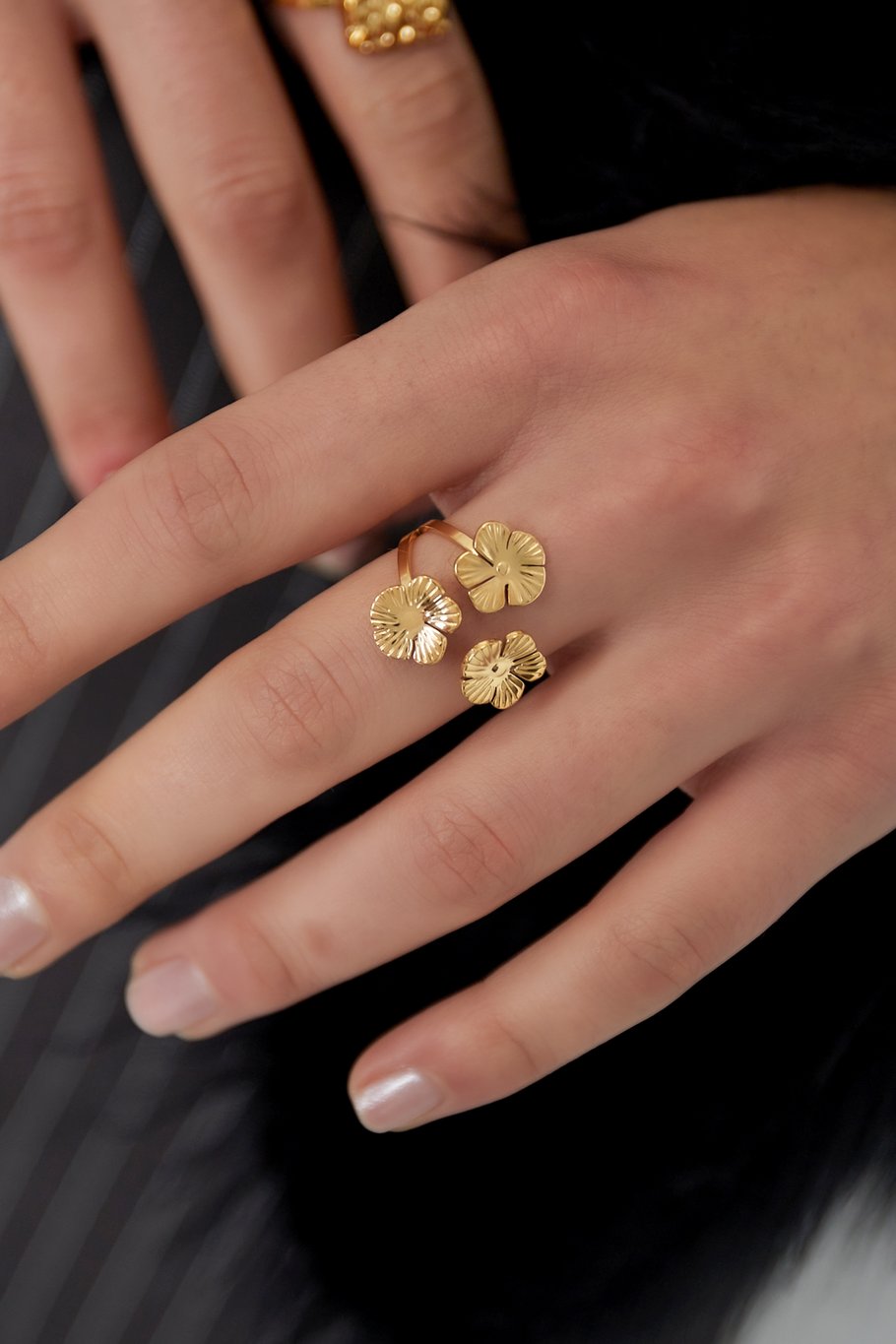 Triple flower ring
