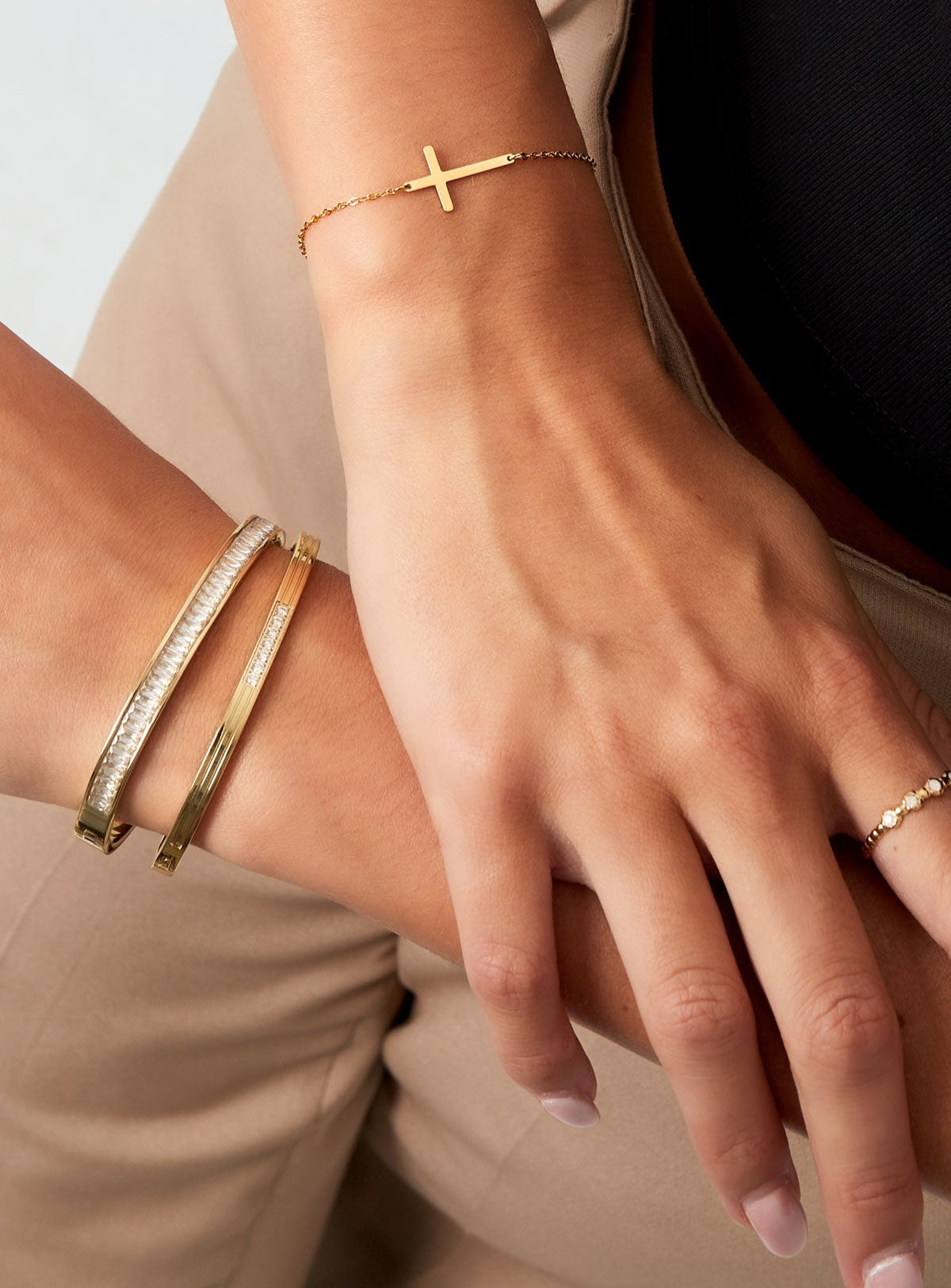 Armbandje met kruisje