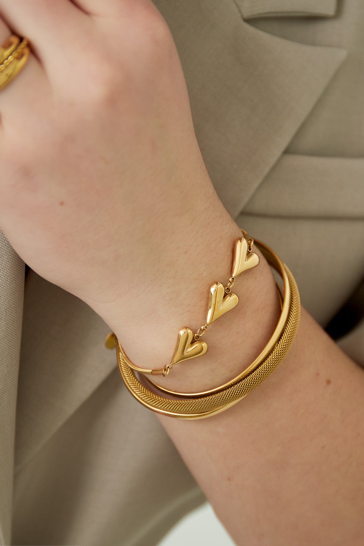 Unfolded hearts armbandje