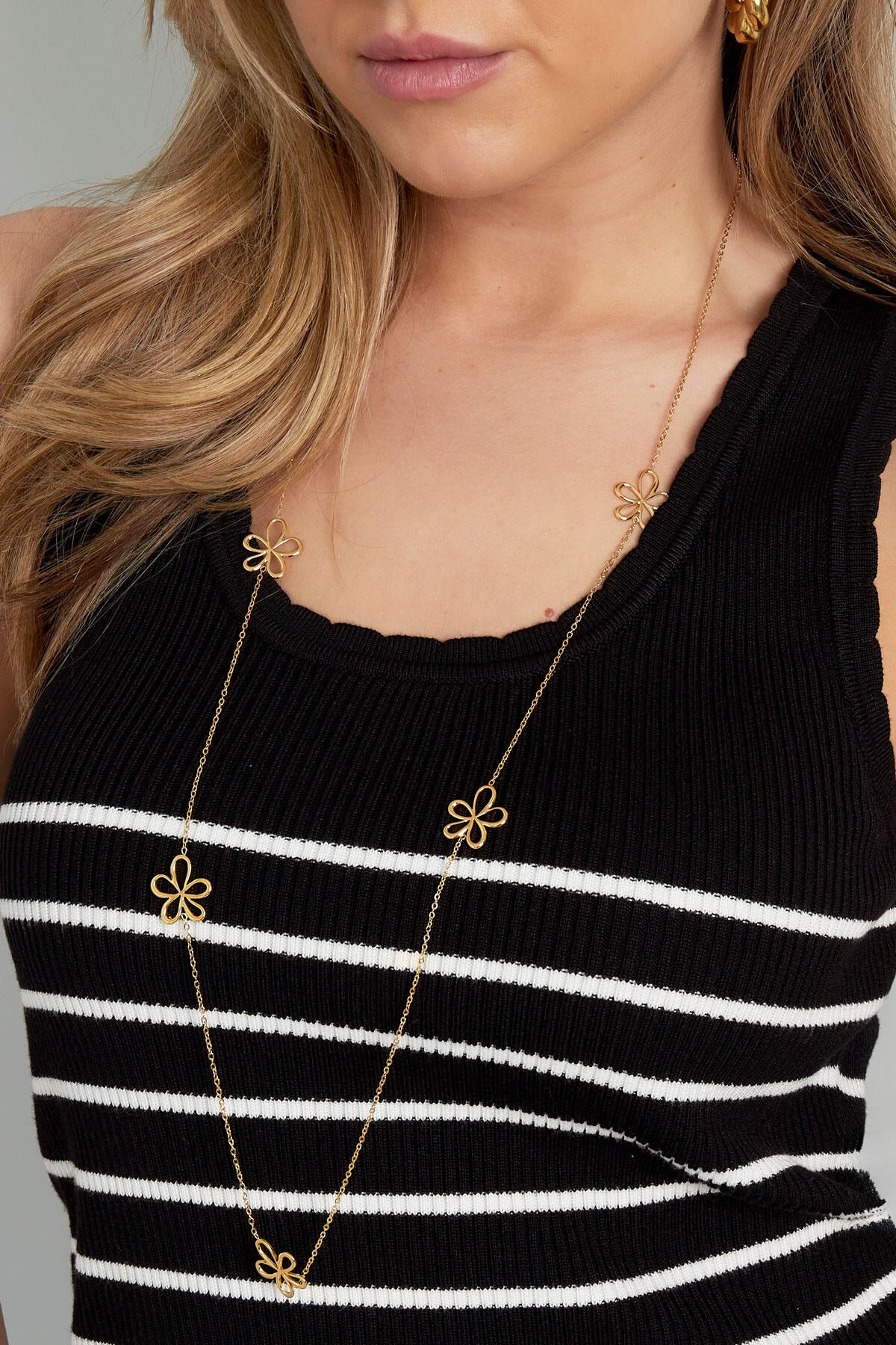 lange ketting met bloemen bedels