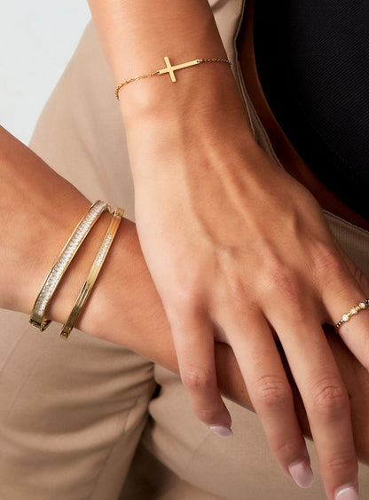 Armbandje met kruisje