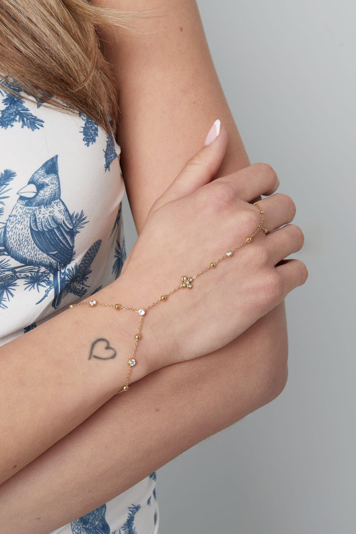 Handchain lucky bloom