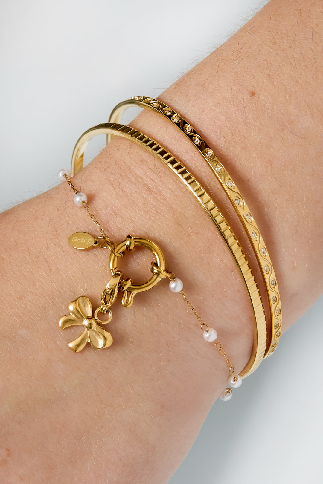 Simple bangle armband
