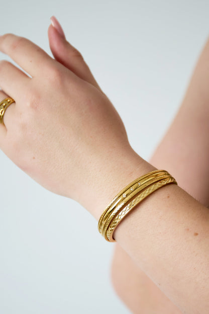 Elegant bangle