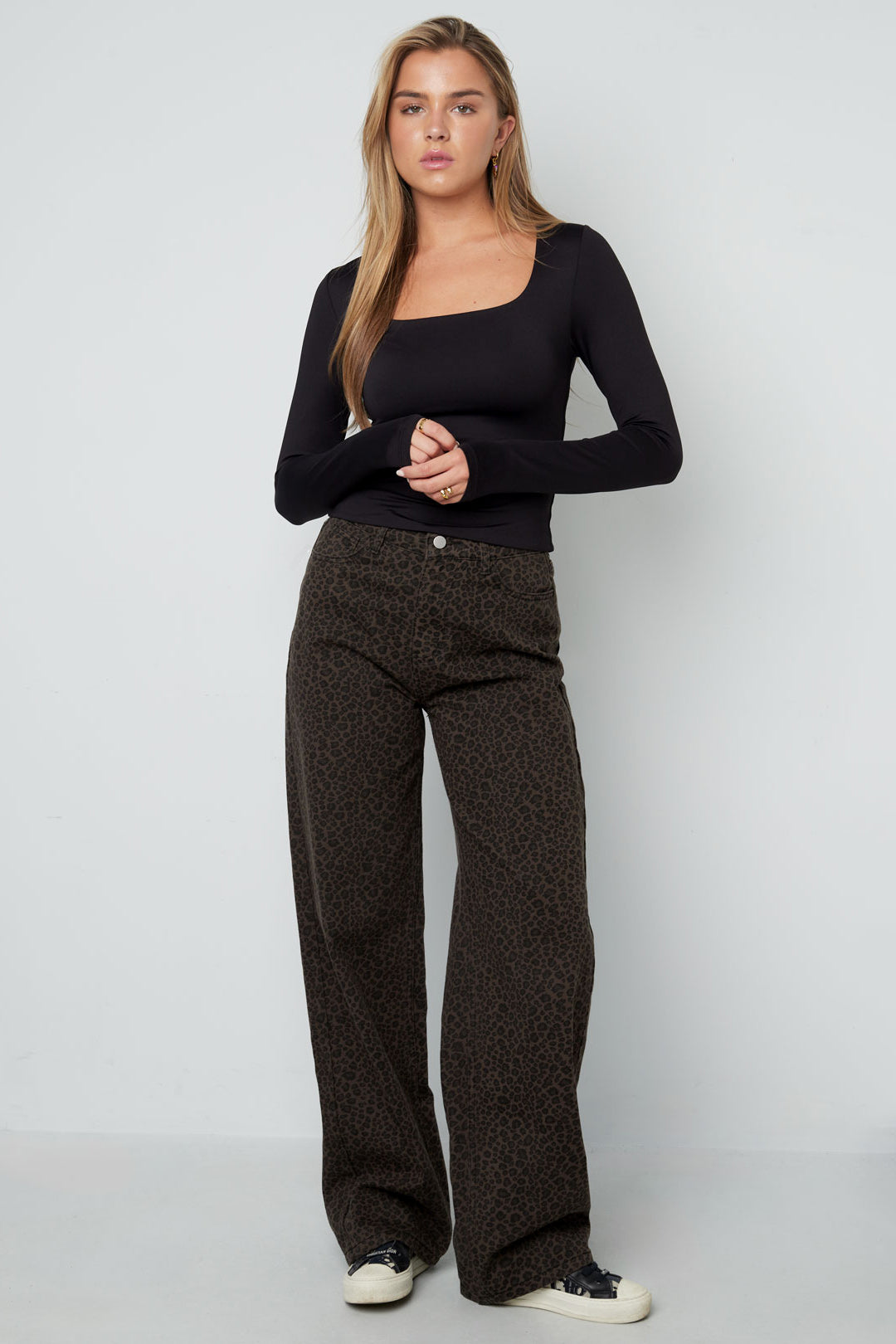 Basic long sleeve low neck