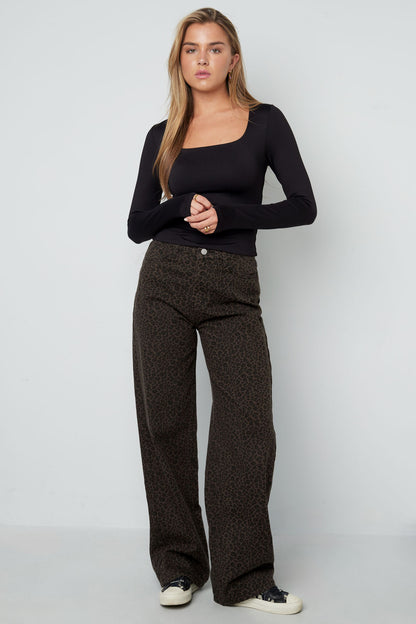 Basic long sleeve low neck