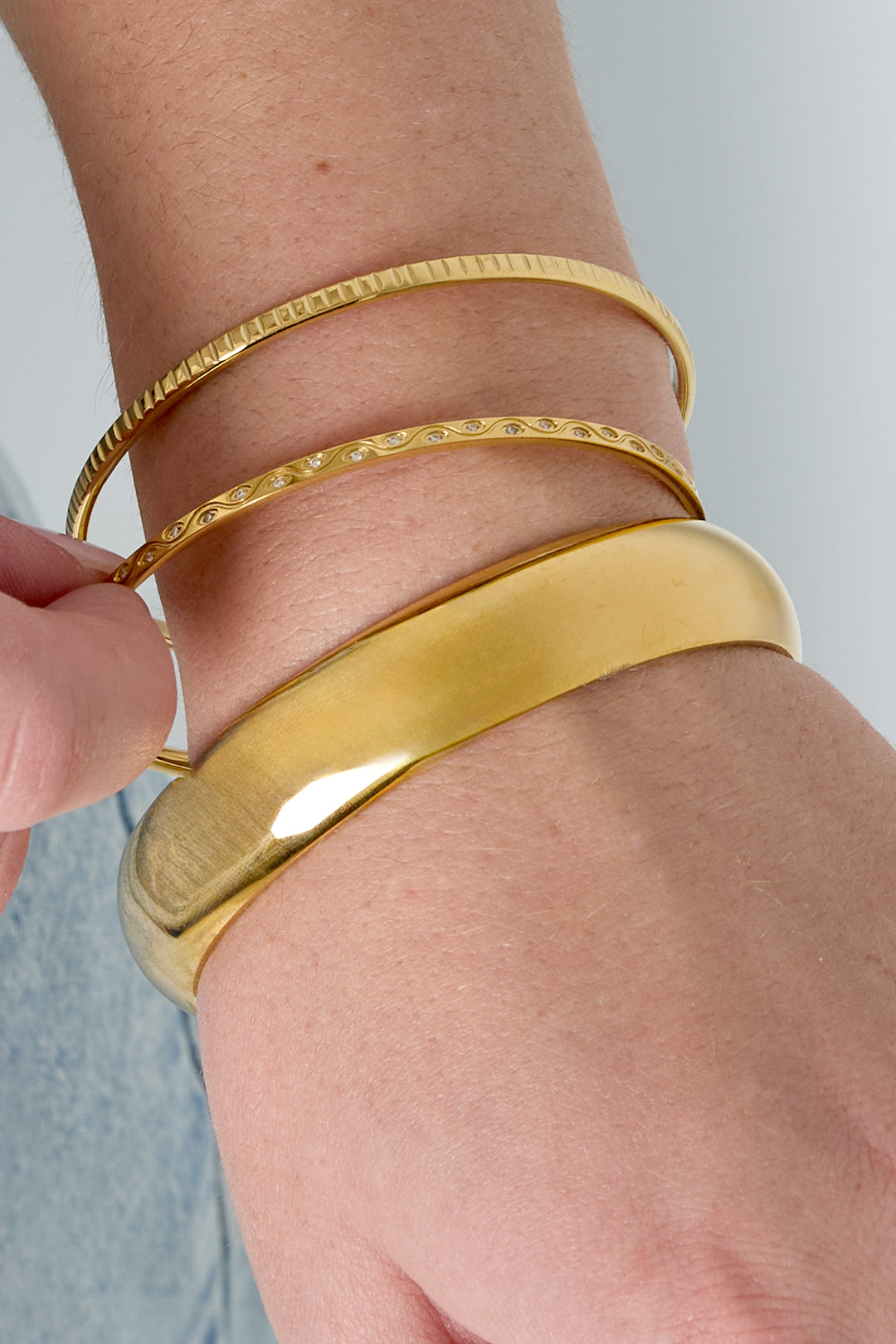 Simple bangle armband
