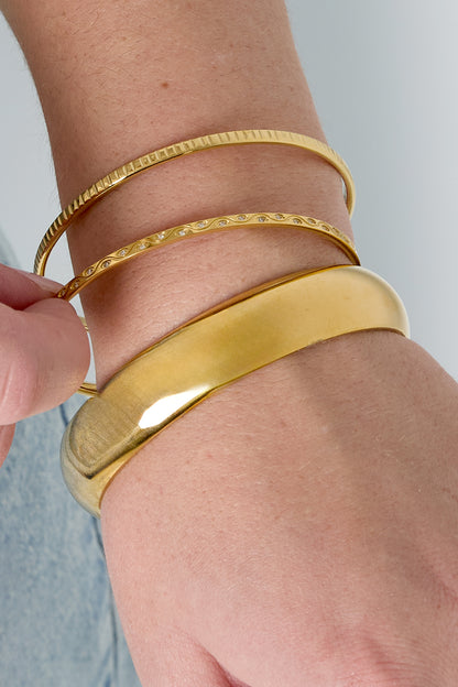 Simple bangle armband