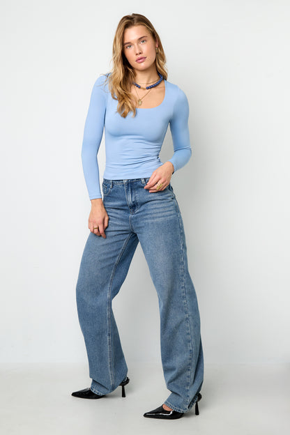 Basic long sleeve low neck