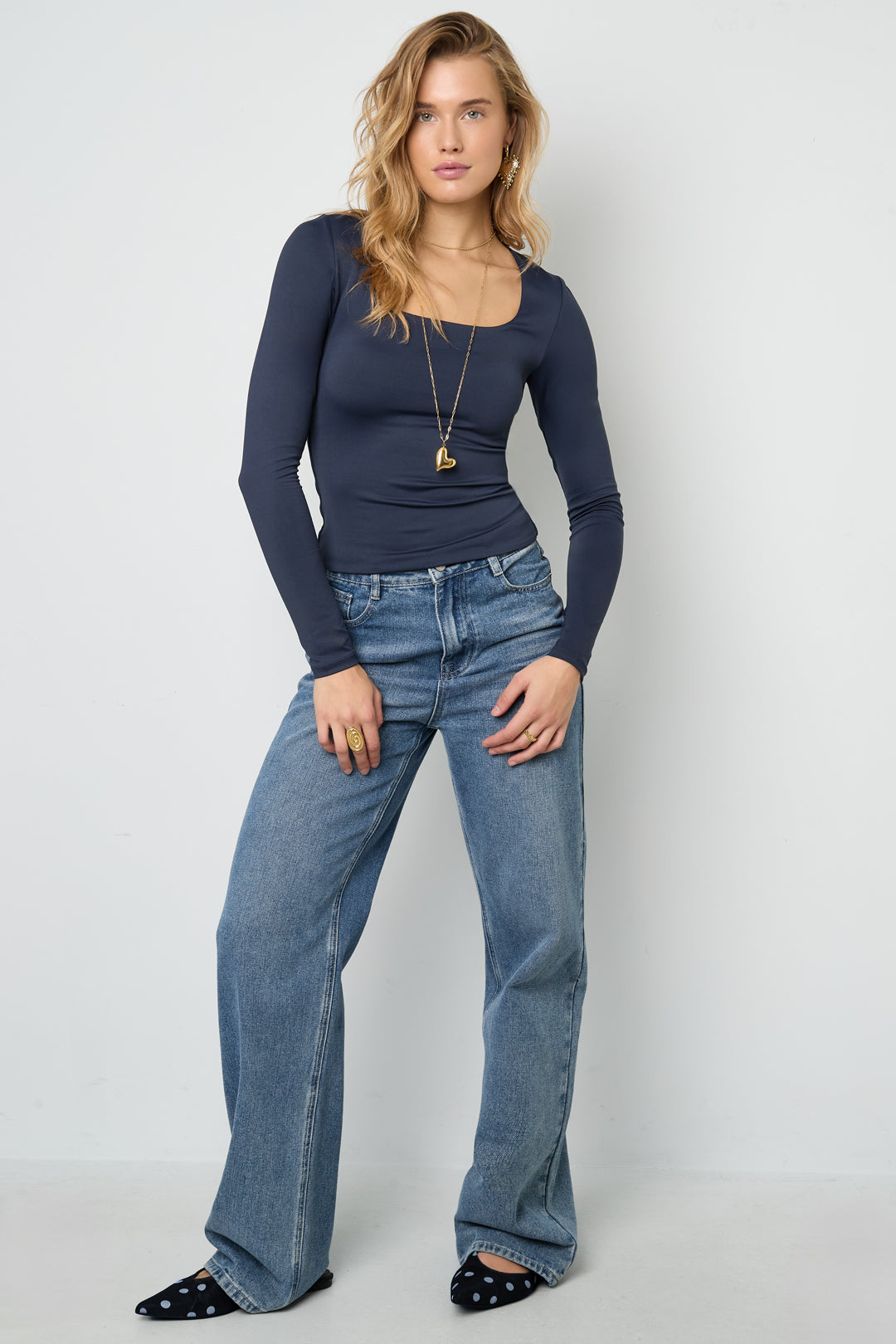 Basic long sleeve low neck